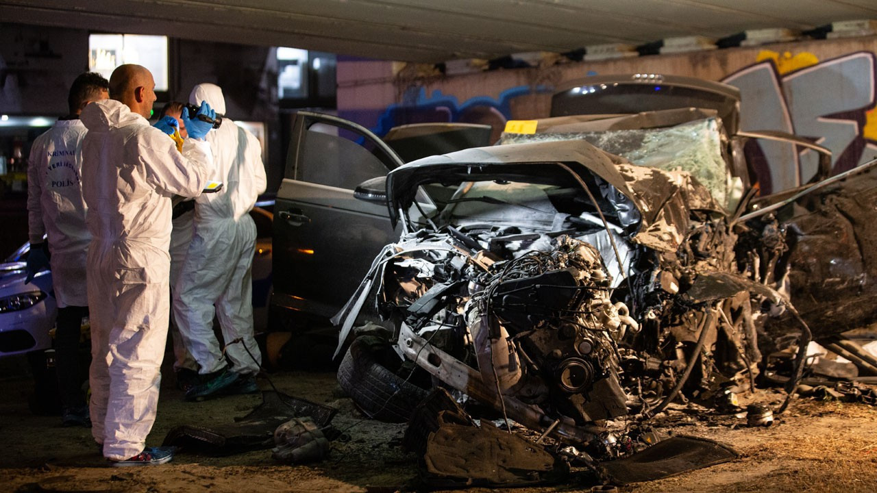 Bahçelievler'de köprü duvarına çarpan otomobildeki 4 kişi öldü