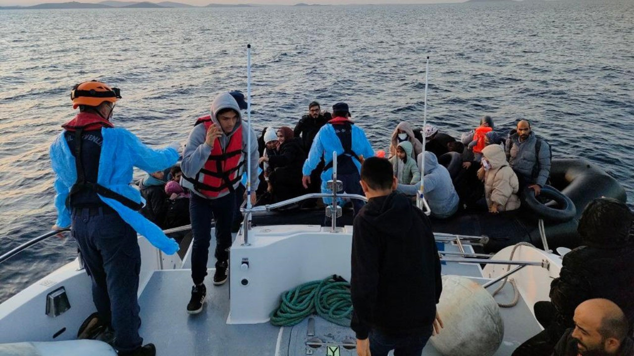 Botu arızalanan göçmenler kurtarıldı