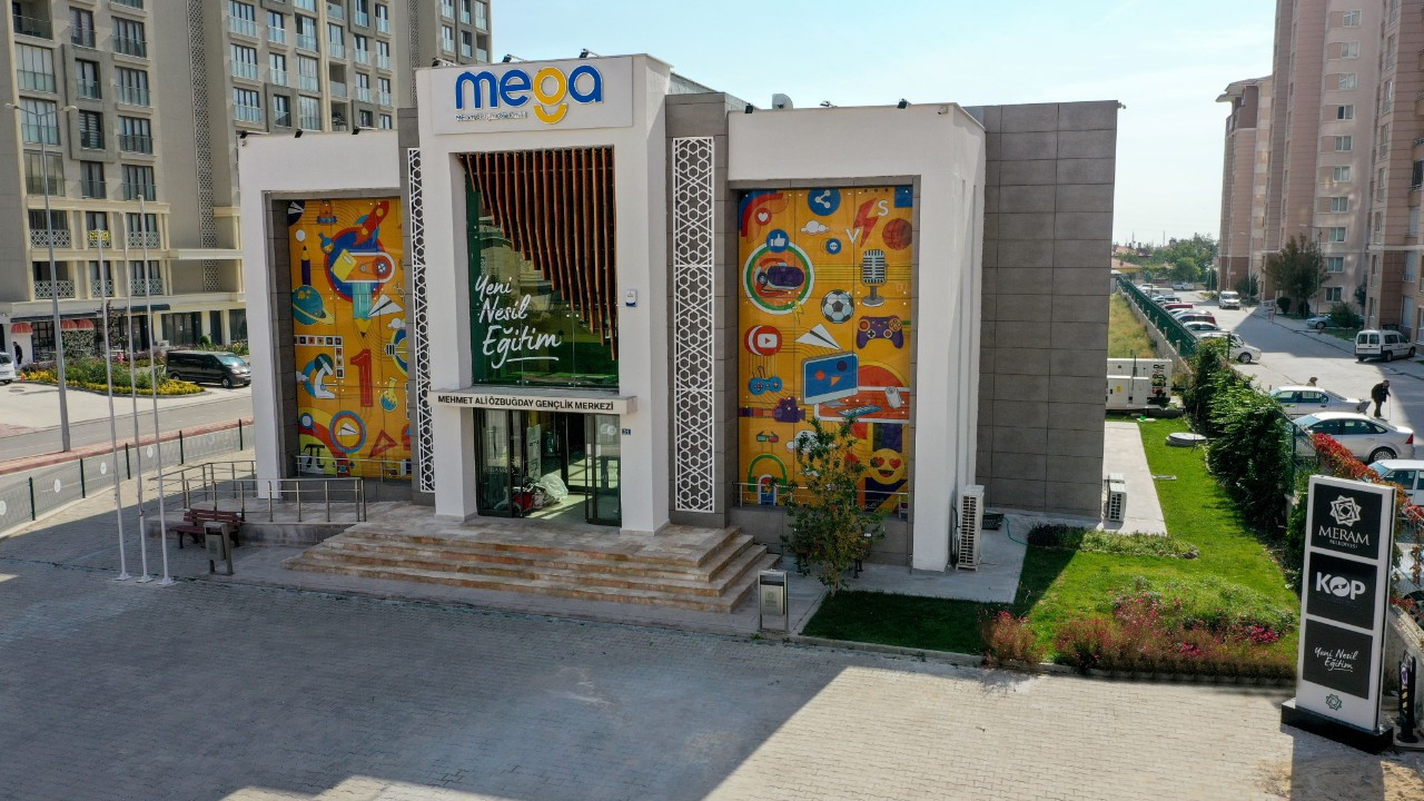 'Teknolojiyi yakalamak isteyen gençlerimizin daima yanındayız'