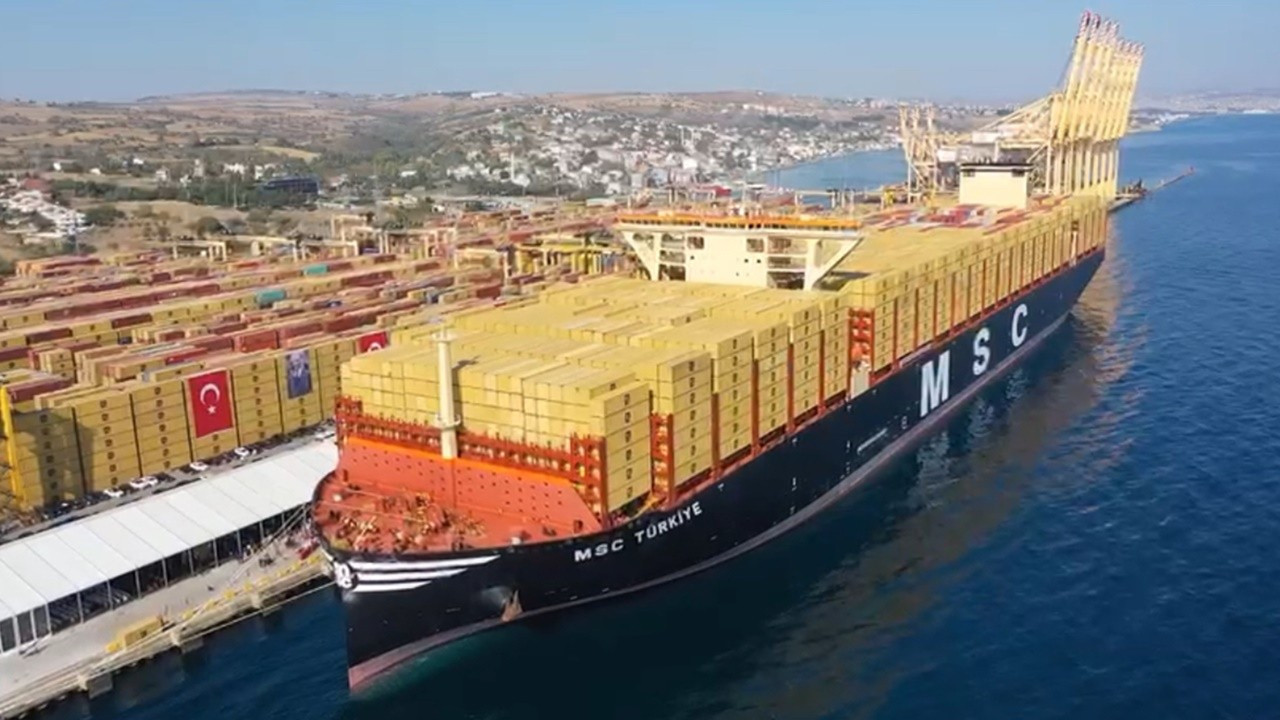 Dünyanın en büyük konteyner gemilerinden "MSC Türkiye" Tekirdağ'a geldi