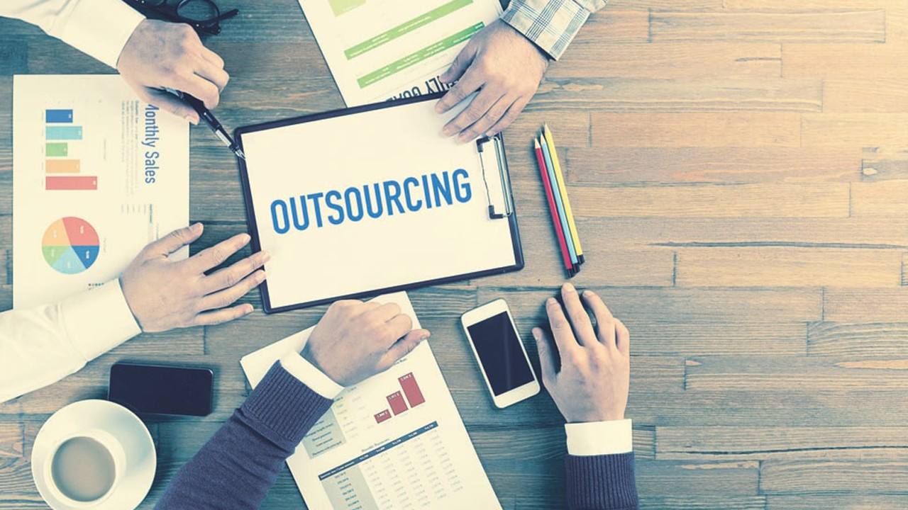 Outsource fırsat mı? Maliyet mi?