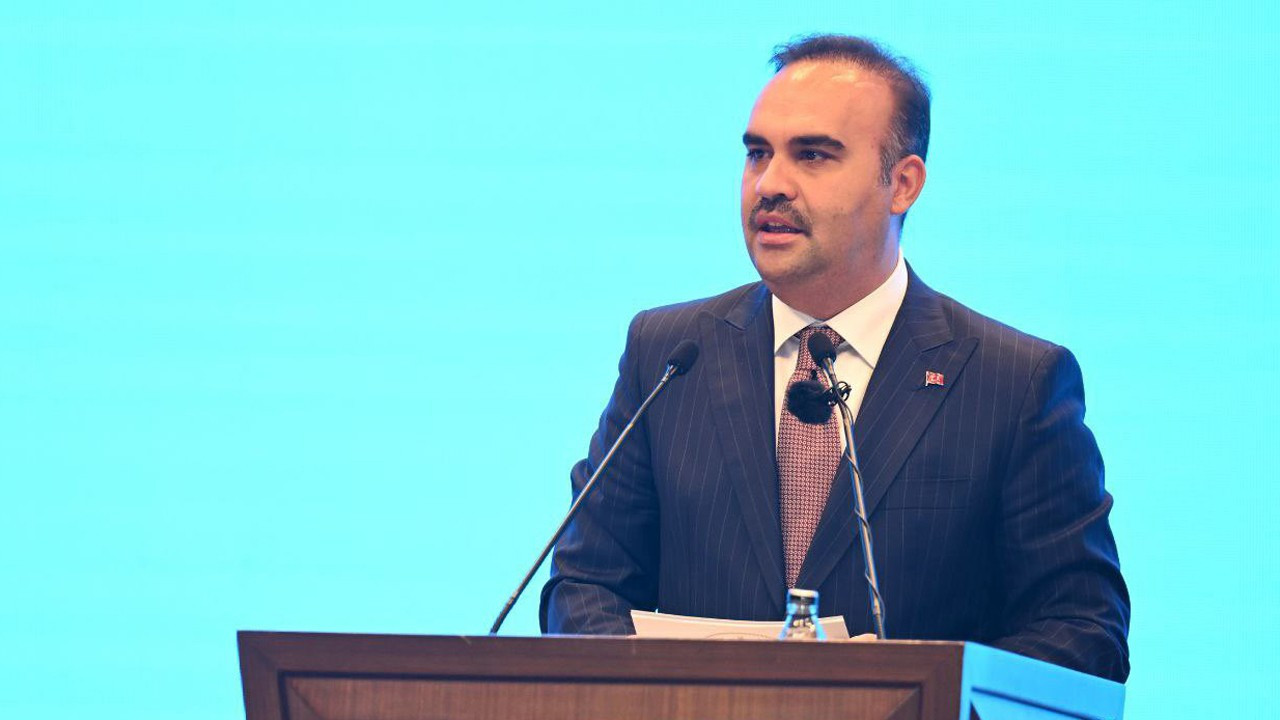 Bakan Kacır: Türk gençleri, Türk çocukları için ilham kaynağı olacak