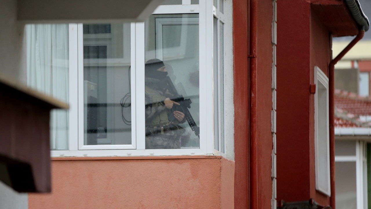 Eşini rehin alan şüpheliye özel harekat operasyonu