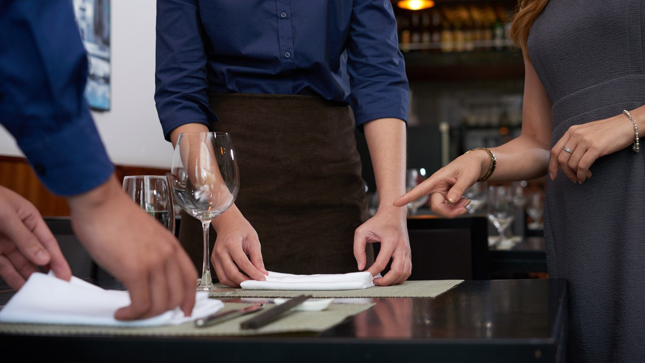 Restoranların 'gizli zam' oyunu... Yetkililer uyardı: Servis ücreti yasal değil!