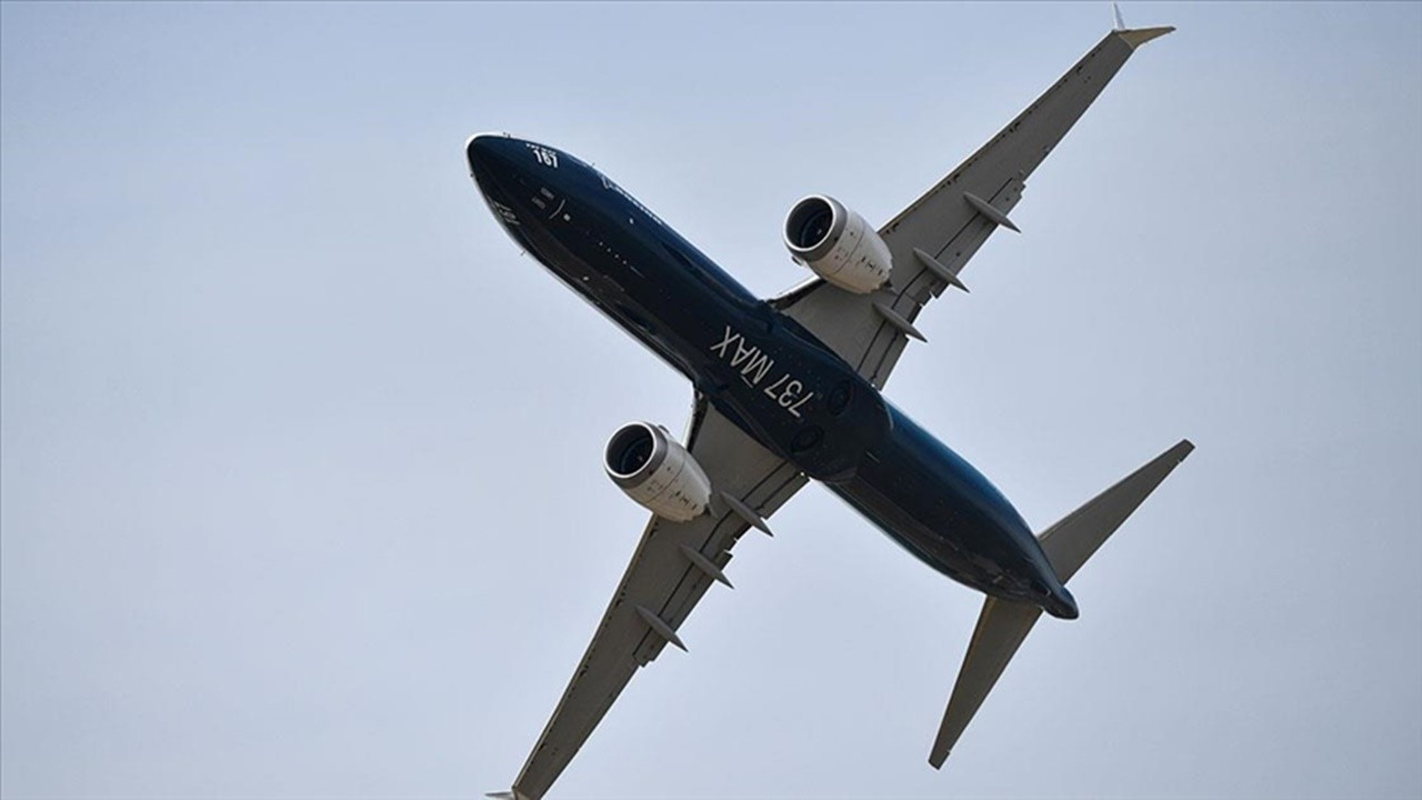 Boeing 737 MAX'ın kapısı öğretmenin bahçesinde bulundu!