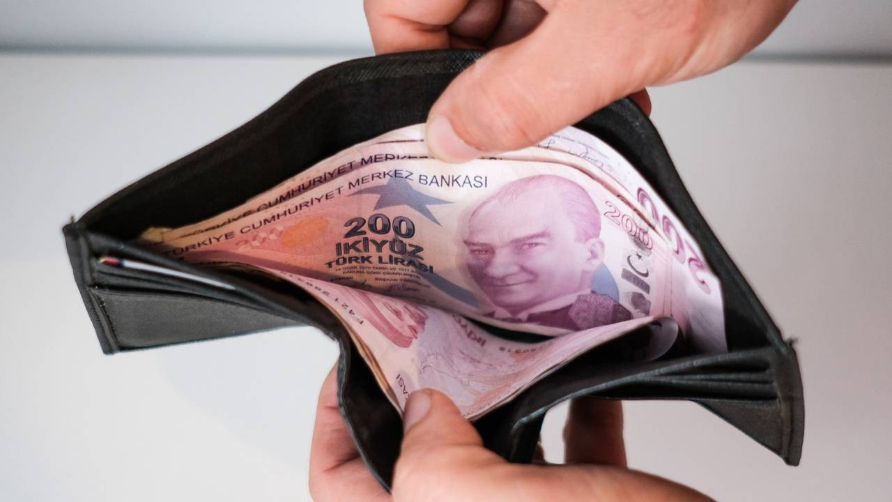 Memur ve emeklinin gözü yarına çevrildi: Maaş zammı ne kadar olacak? İşte masadaki oran...