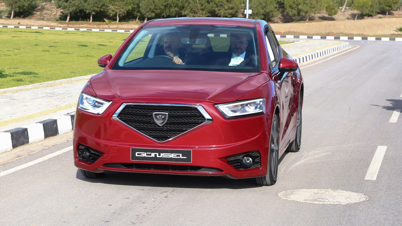 Bakan Kacır'dan KKTC'nin yerli otomobili Günsel'in üretim tesisine ziyaret