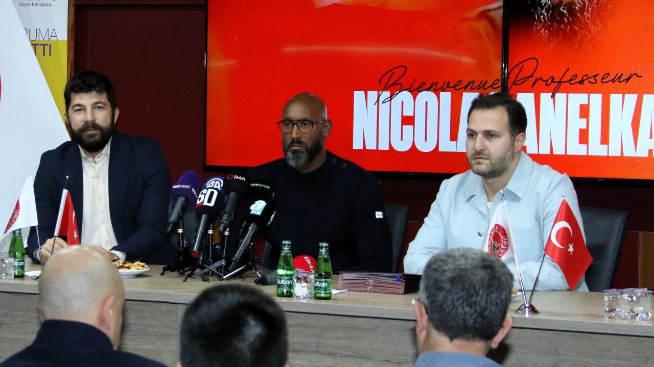 Ümraniyespor, Nicolas Anelka ile sözleşme imzaladı