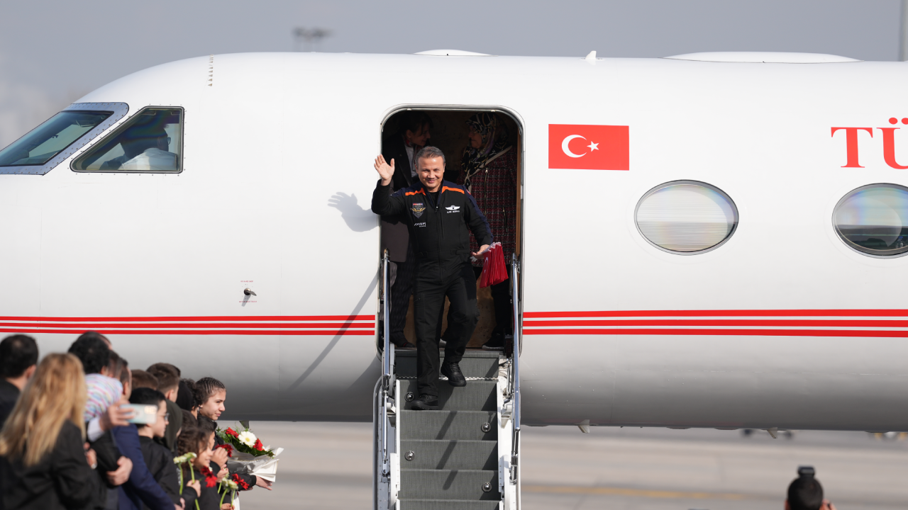 Son dakika: Yurda dönen ilk Türk astronot Alper Gezeravcı'dan açıklama