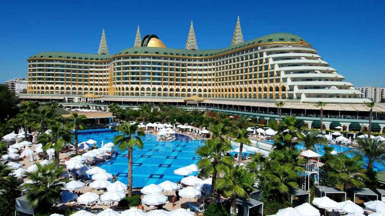 Türkiye’de 5 gecelik tatilin bedeli 200 bin liraya çıktı