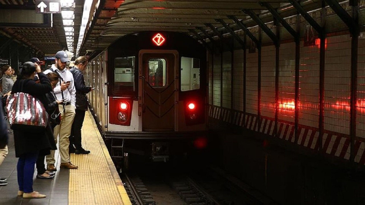 New York’ta ulusal muhafızlar sahaya indi: Metroda nöbet tutacak