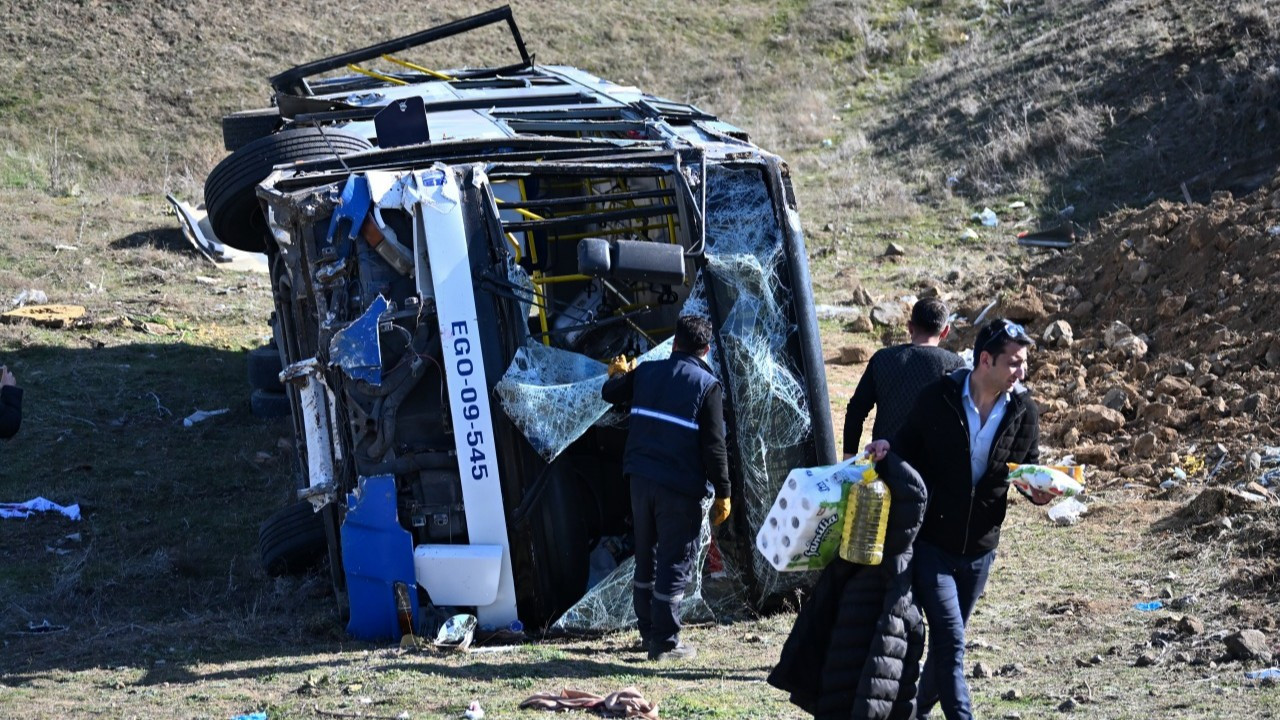 Ankara'da belediye otobüsü şarampole devrildi: 16 yaralı
