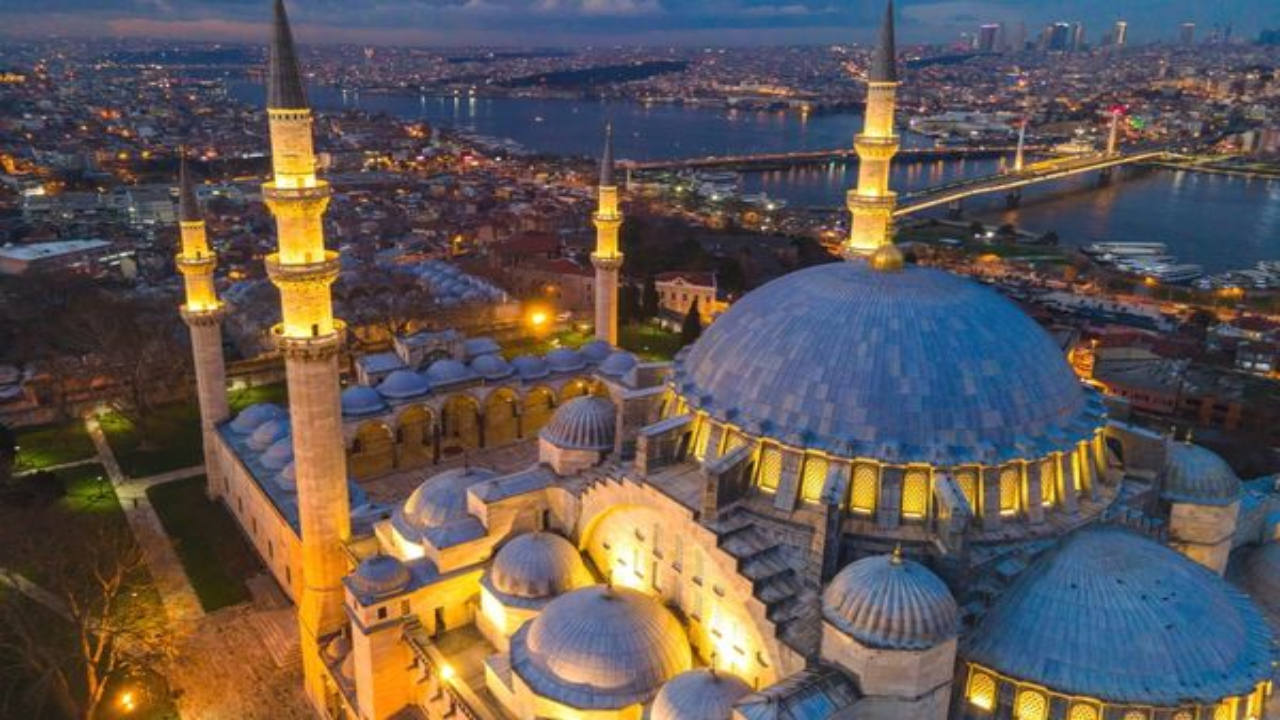 Sahura saat kaçta kalkacağız? Sabah ezanı kaçta okunacak? 2 Nisan 2024 il il sahur vakitleri