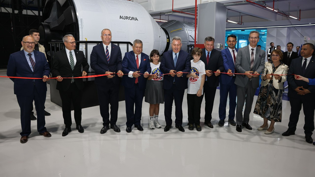 İzmir’de Aurora similasyonu ile Mars’a insanlı uçuş eğitimi başladı