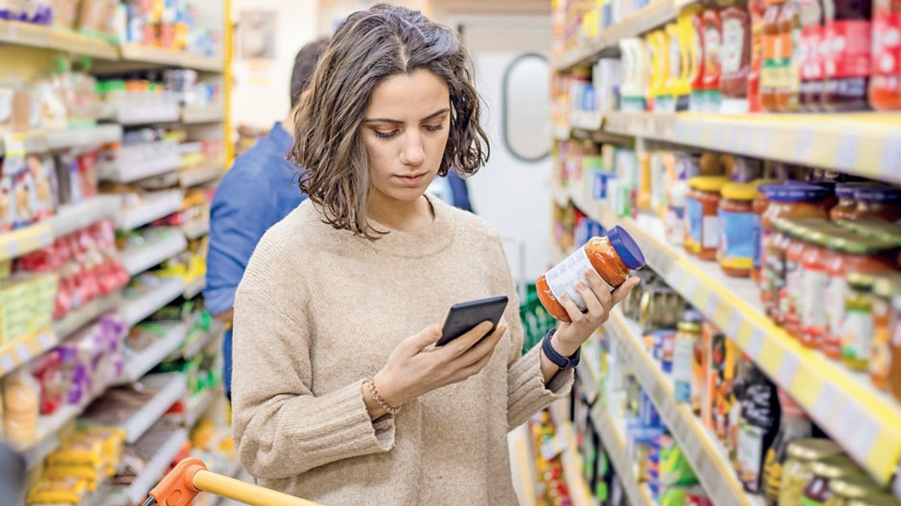 Tüketiciler yapay zekadan kaçıp mağazalara geri dönüyor