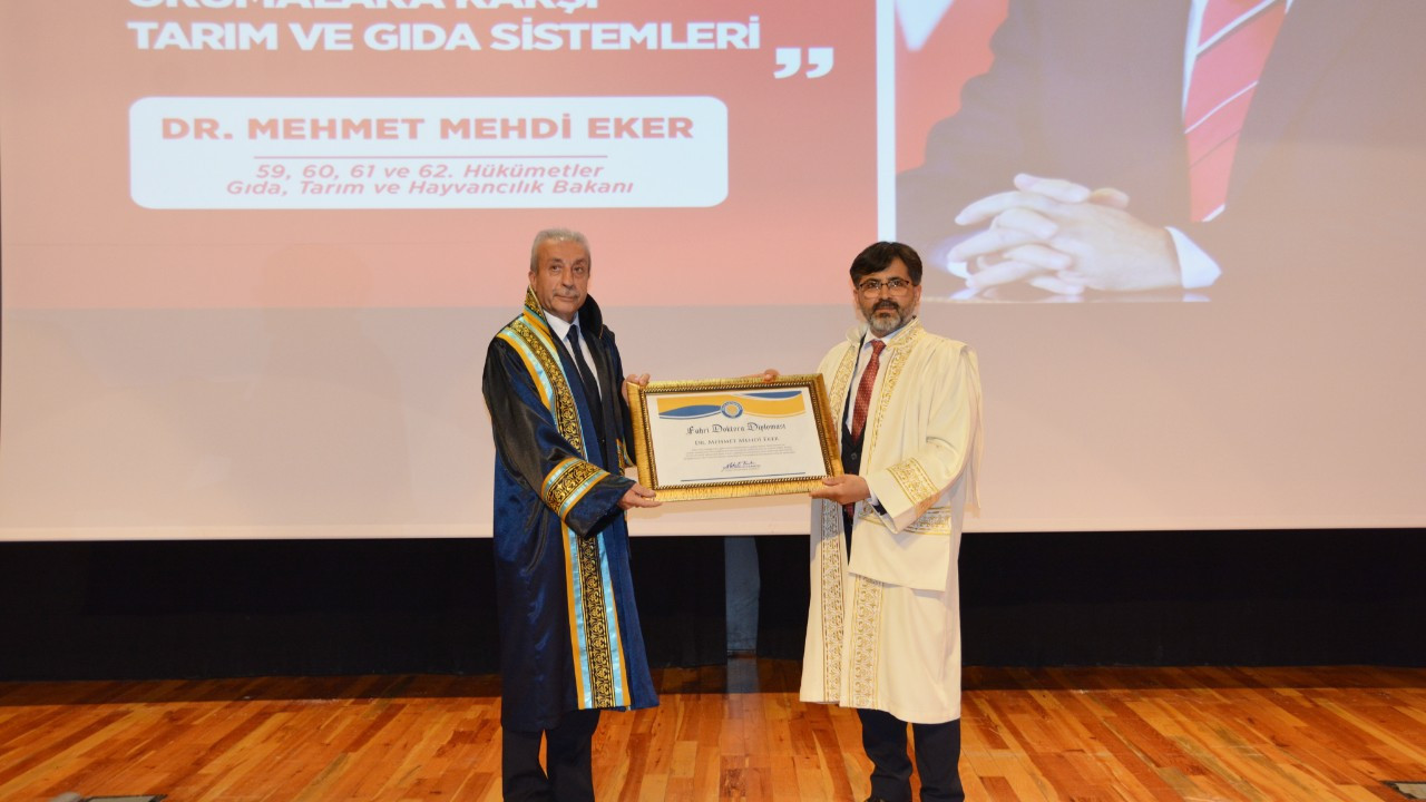 Eski Bakan M. Mehdi Eker'e fahri doktora unvanı verildi