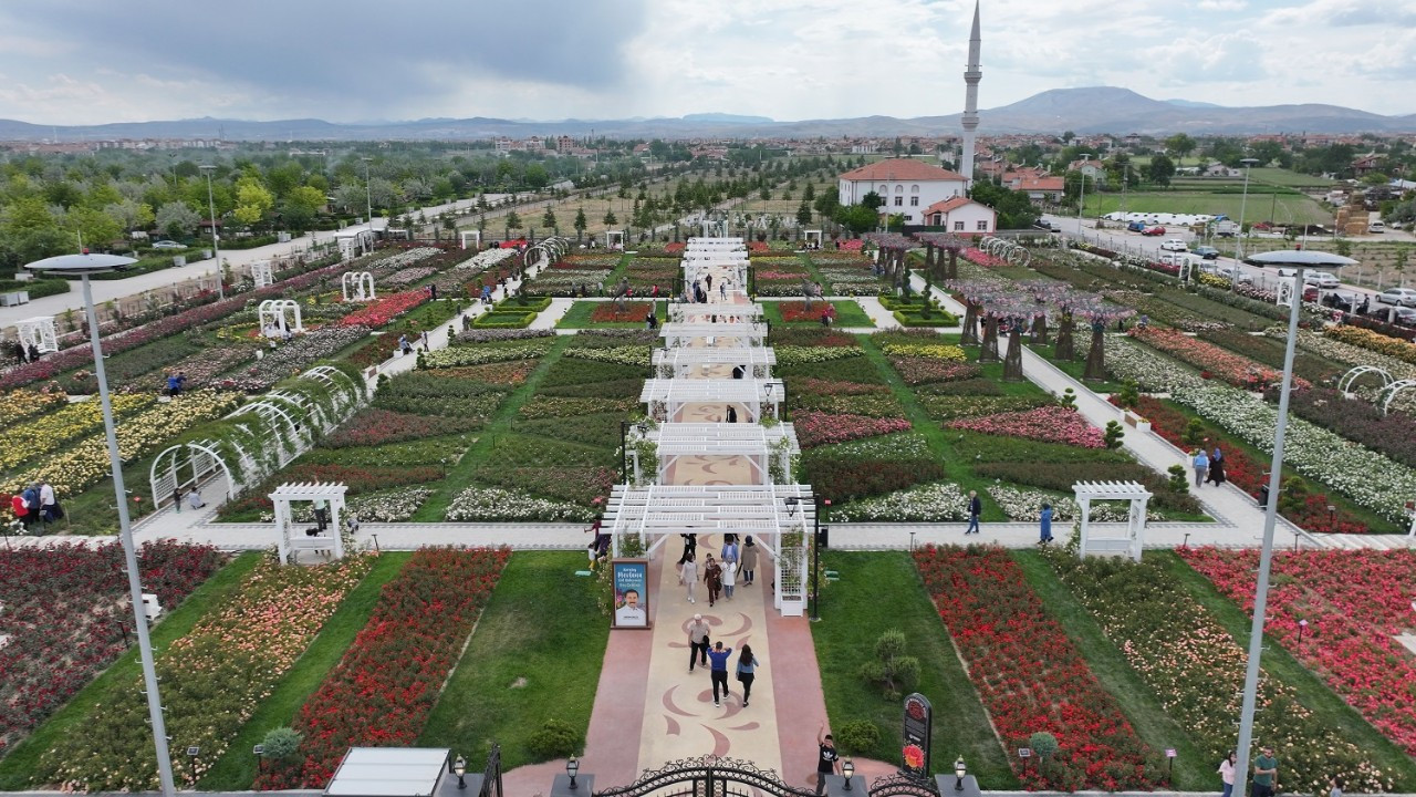 Karatay Mevlana Gül Parkı yeni sezon için kapılarını açtı