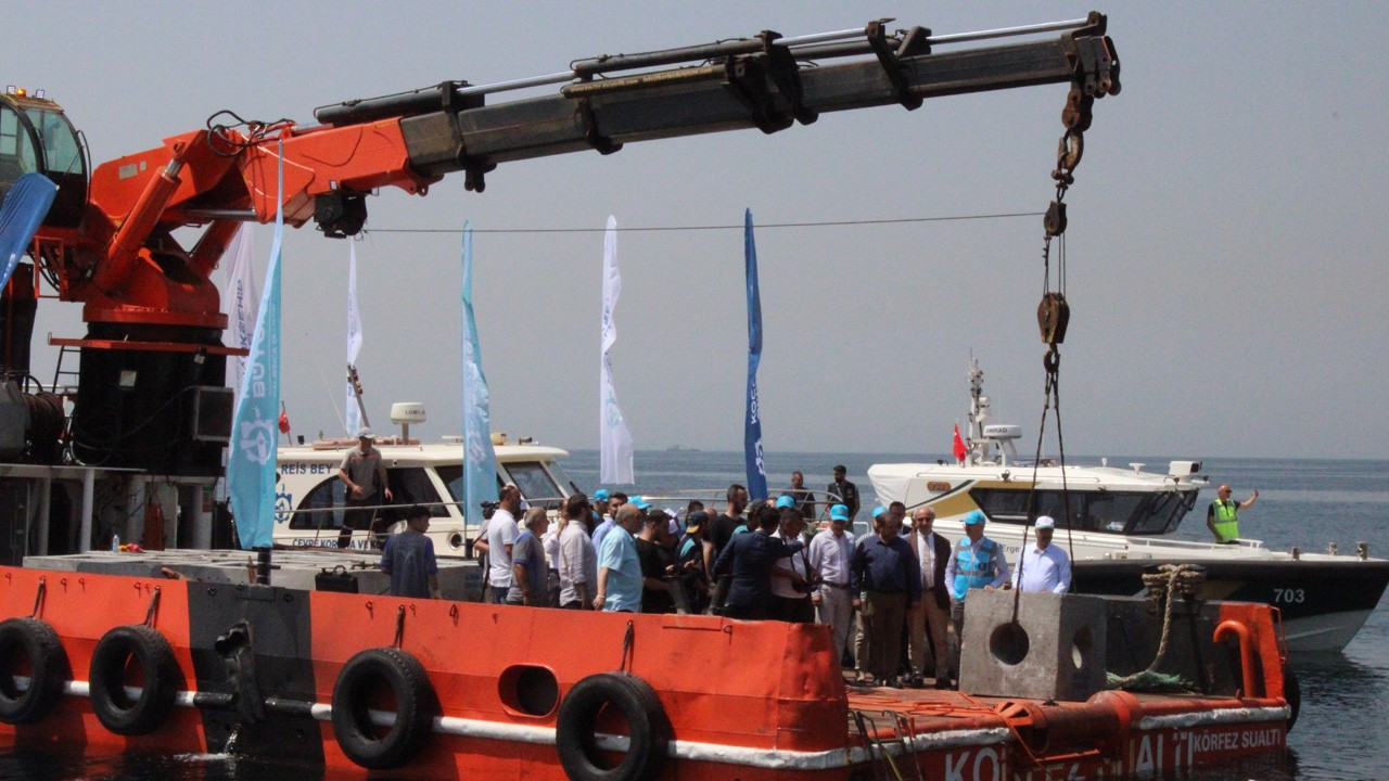 İzmit Körfezi’ne biyoçeşitliliği artırmak için yapay resif bırakıldı