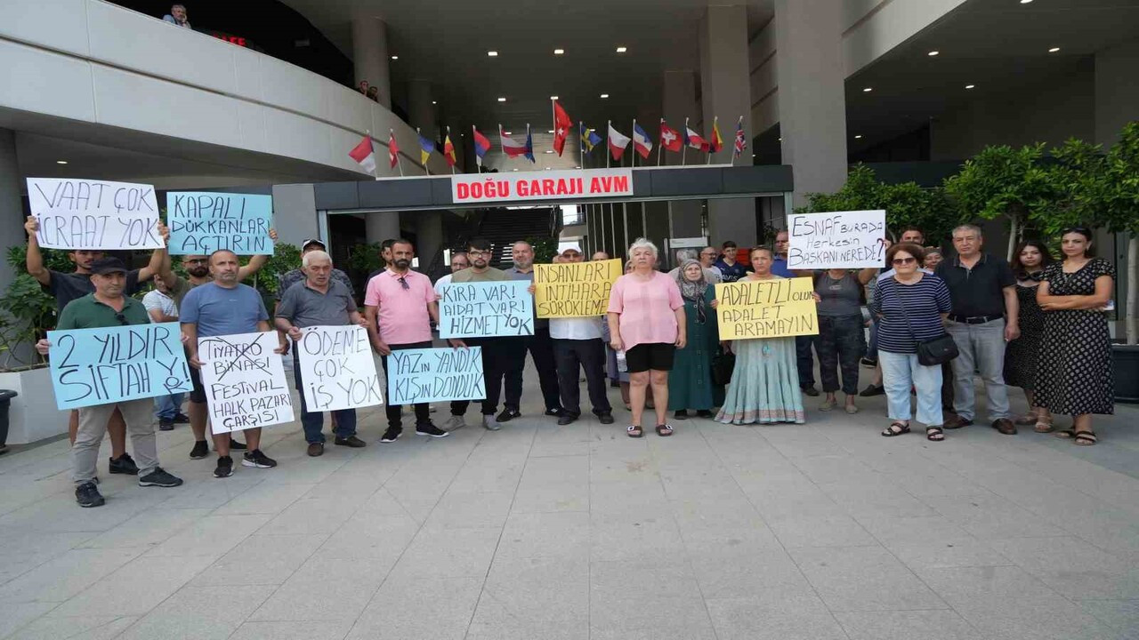 Antalya'da Doğu Garajı AVM esnafı dert yandı: Dükkanlar açılsın