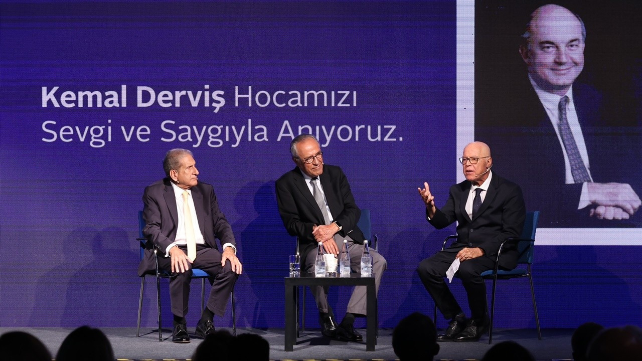Kemal Derviş, vefatının birinci yılında törenle anıldı