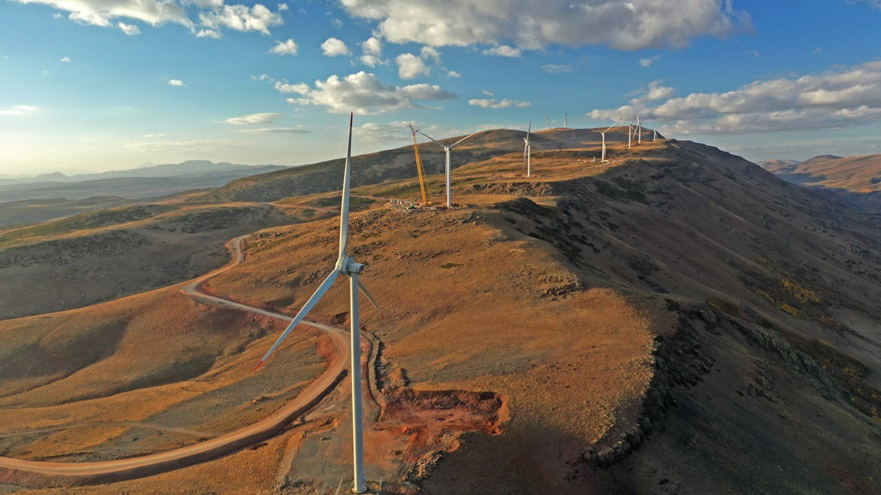 İş Enerji, yeni RES yatırımlarıyla kurulu gücünü 2000 MW’ya çıkarıyor