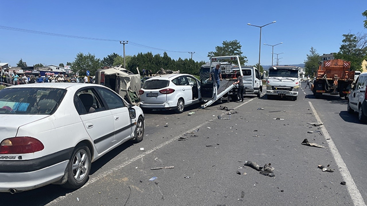 Ölümlü kazalarla gündemdeydi: Bolu’da sanayi yan yol kavşağı trafiğe kapatıldı