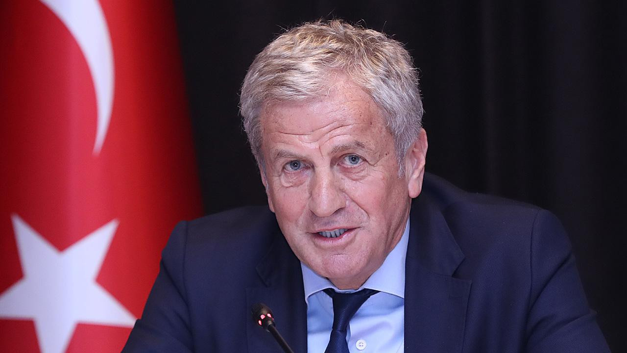 Servet Yardımcı, TFF başkan adaylığı başvuru dosyasını teslim etti
