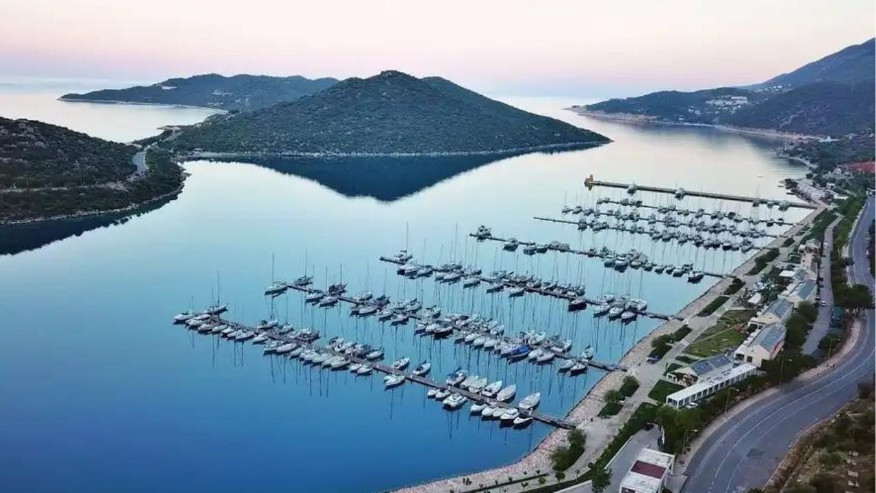 Setur Marinaları, 53'ncü Deniz Kuvvetleri Kupası'nda genç yelkencileri destekliyor