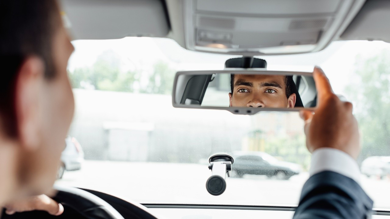 Çekici CEO’lar daha mı çok kazanıyor?