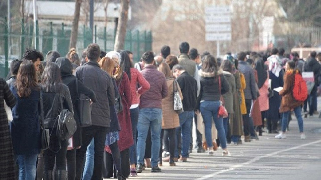 DİSK-AR: Geniş tanımlı işsizlik oranları pandemi dönemi oranlarına yakın seyrediyor