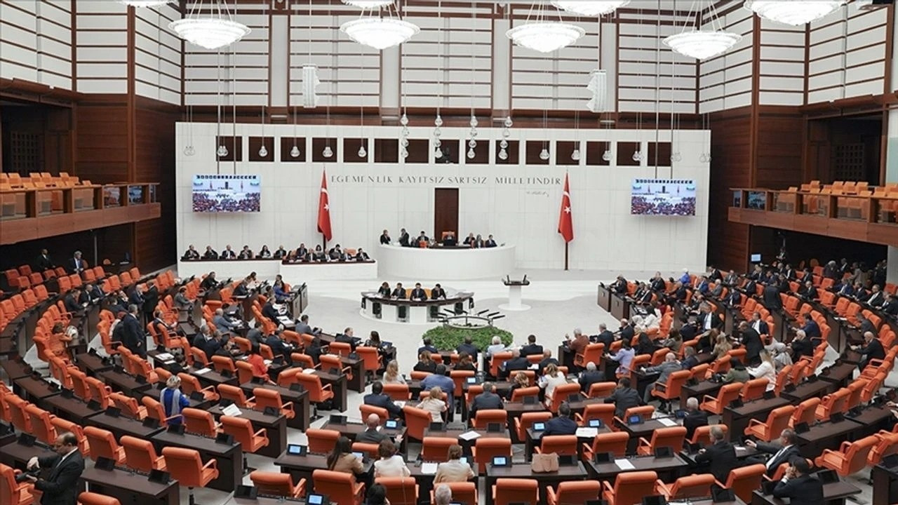 Kamuda tasarruf tedbirlerini içeren kanun teklifi komisyonda kabul edildi
