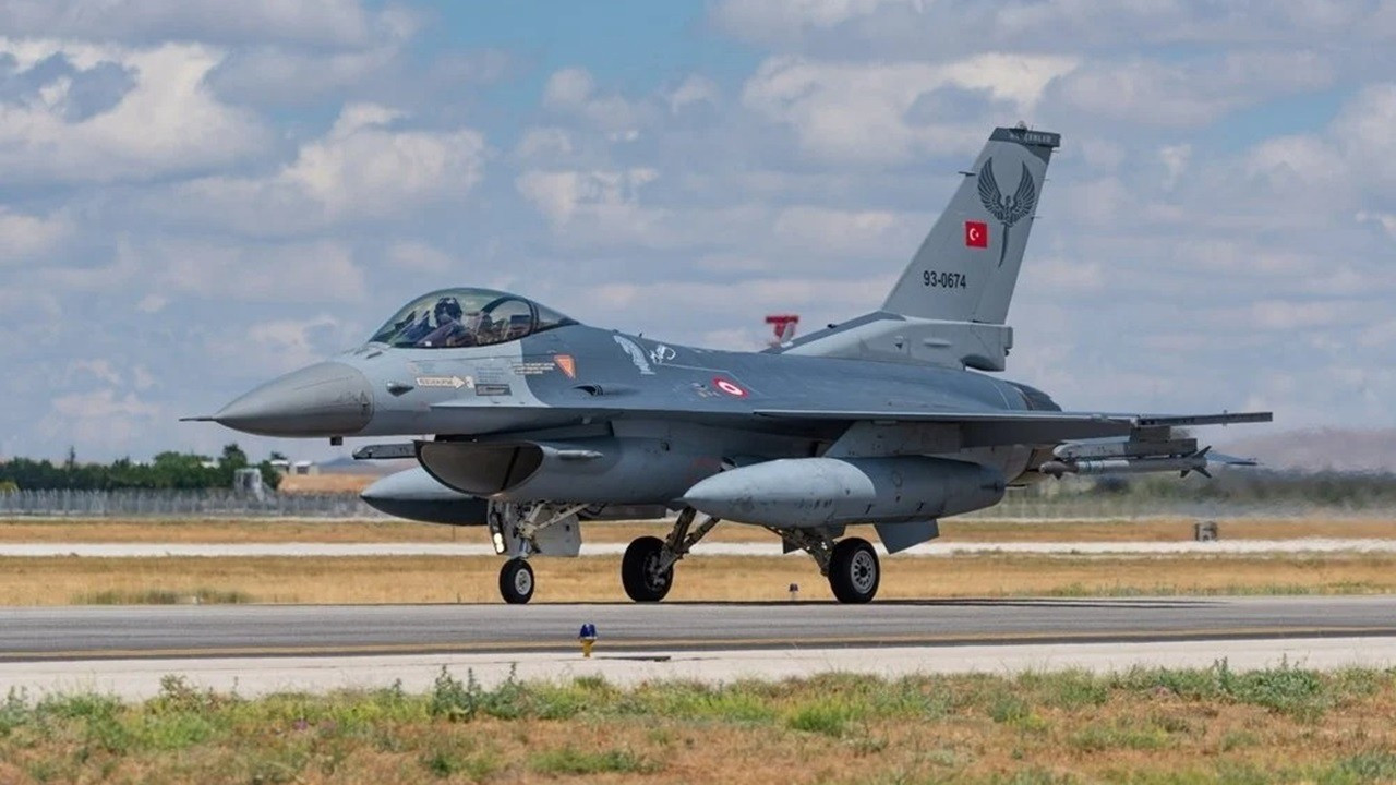 Bloomberg: Türkiye maliyetleri azaltmak için F-16 anlaşmasını küçültüyor