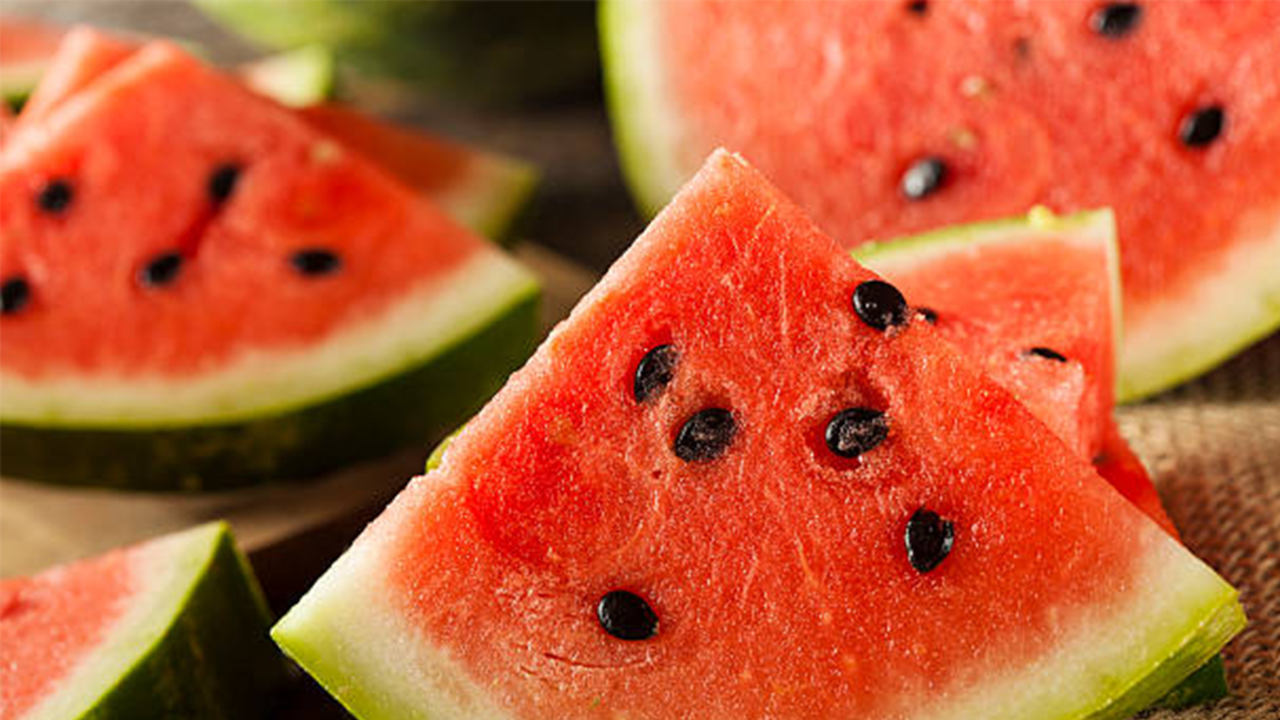 Havalar ısındı, zehirlenmeler arttı: Karpuzdaki bakteri tehlikesine dikkat!