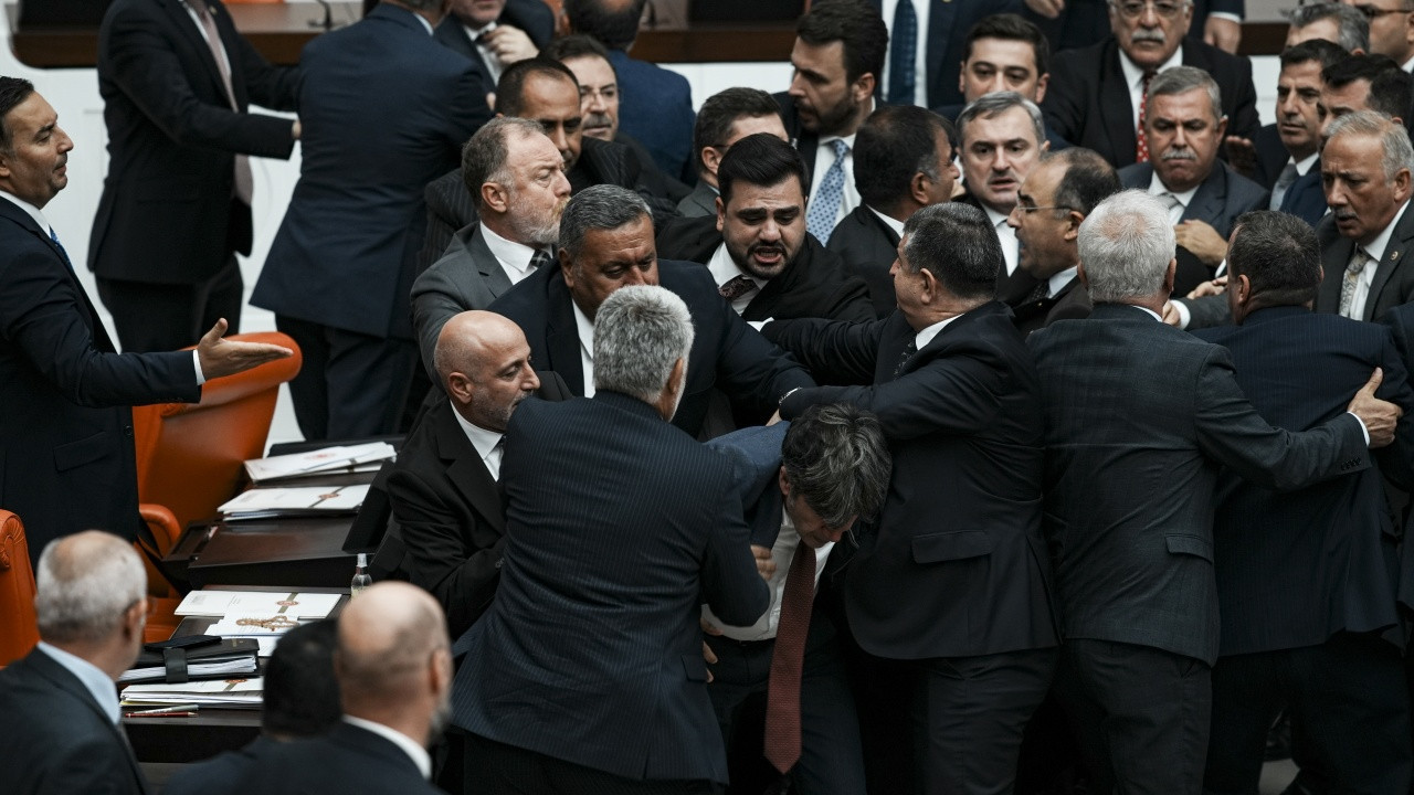 Meclis'te AK Parti ve DEM partililer arasında yumruklu kavga