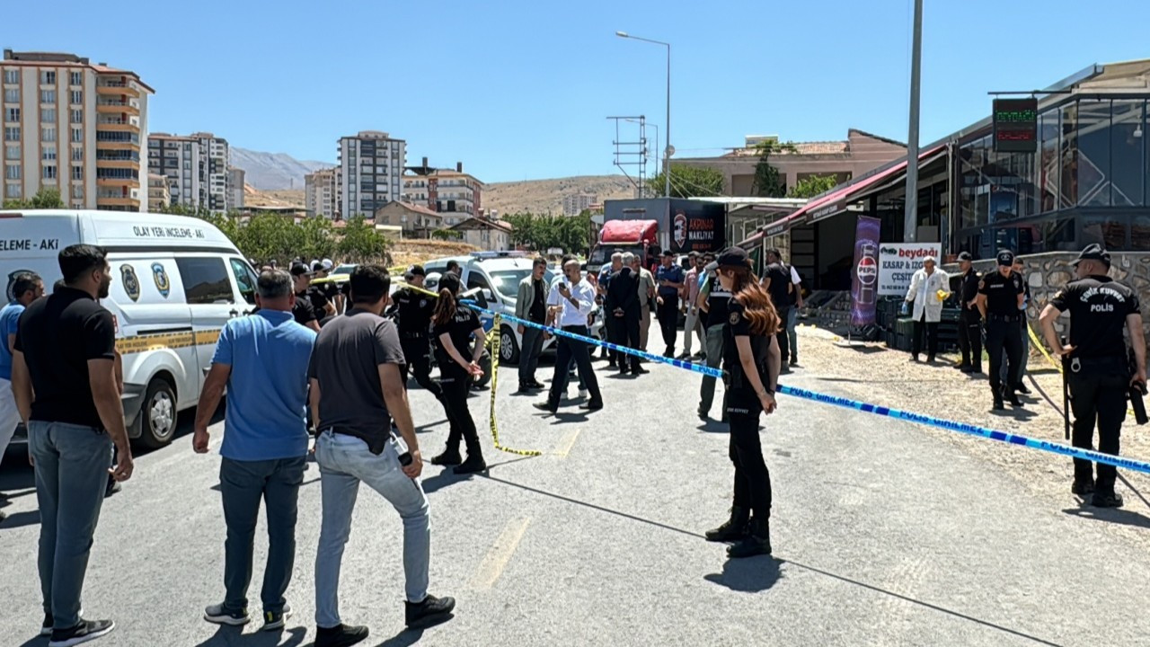 Aile içi anlaşmazlık silahlı kavgaya dönüştü, 3 ölü, 2 yaralı: Polis gözaltında