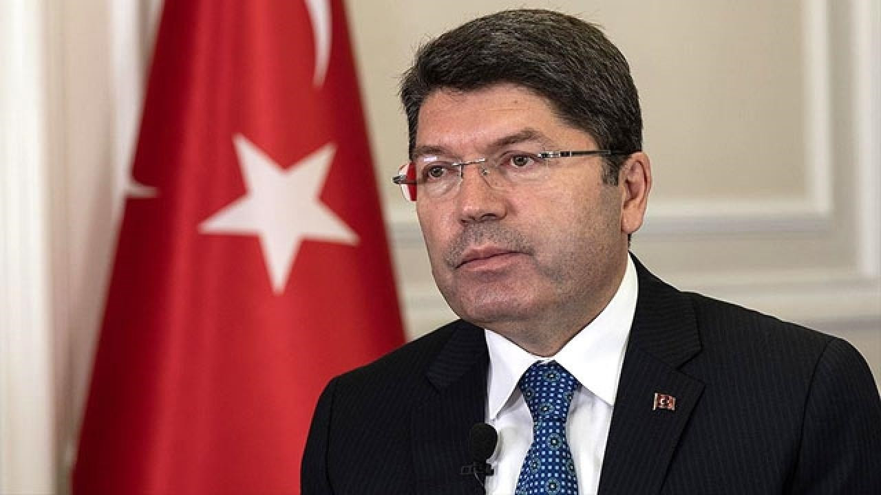 Bakan Tunç duyurdu: Manisa’da kadına şiddet uygulayan şüpheli tutuklandı