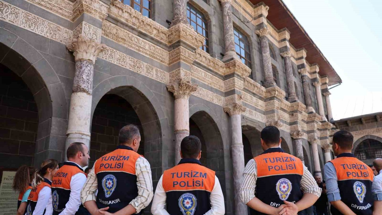 Diyarbakır'da turizm polisi göreve başladı: 5 dil konuşuyorlar