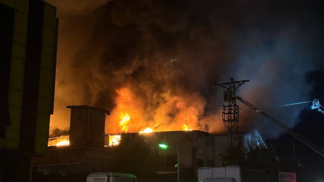 Avcılar'da fabrika yangını