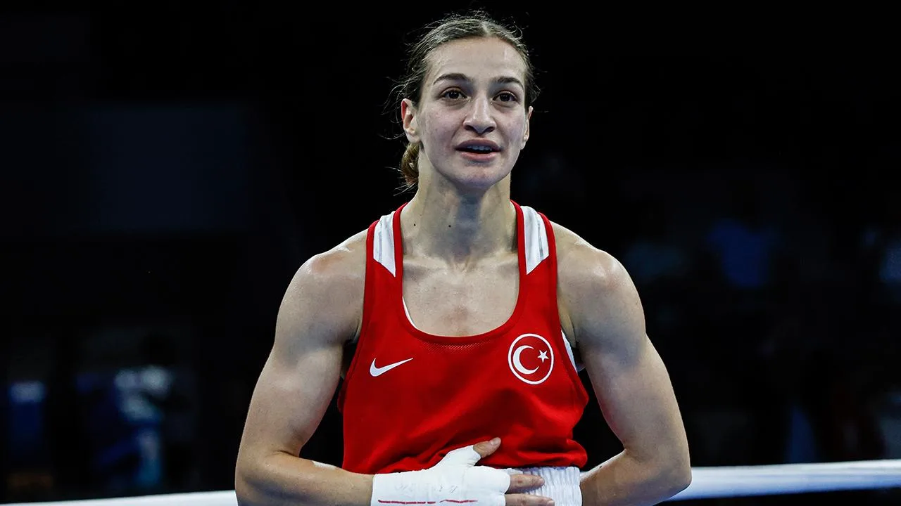 Milli boksör Buse Naz Çakıroğlu, Paris 2024'te yarı finalde