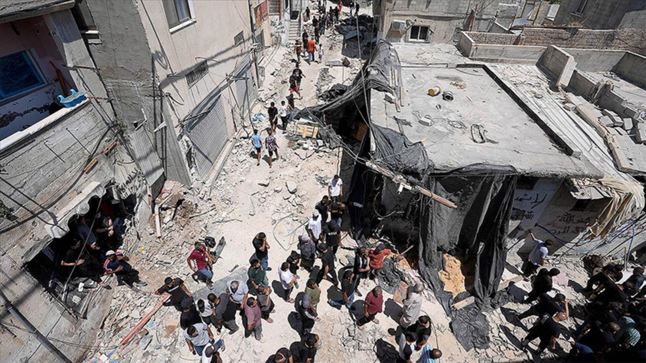 İsrail, Tulkerim'de düzenlediği hava saldırısıyla 4 Filistinliyi öldürdü