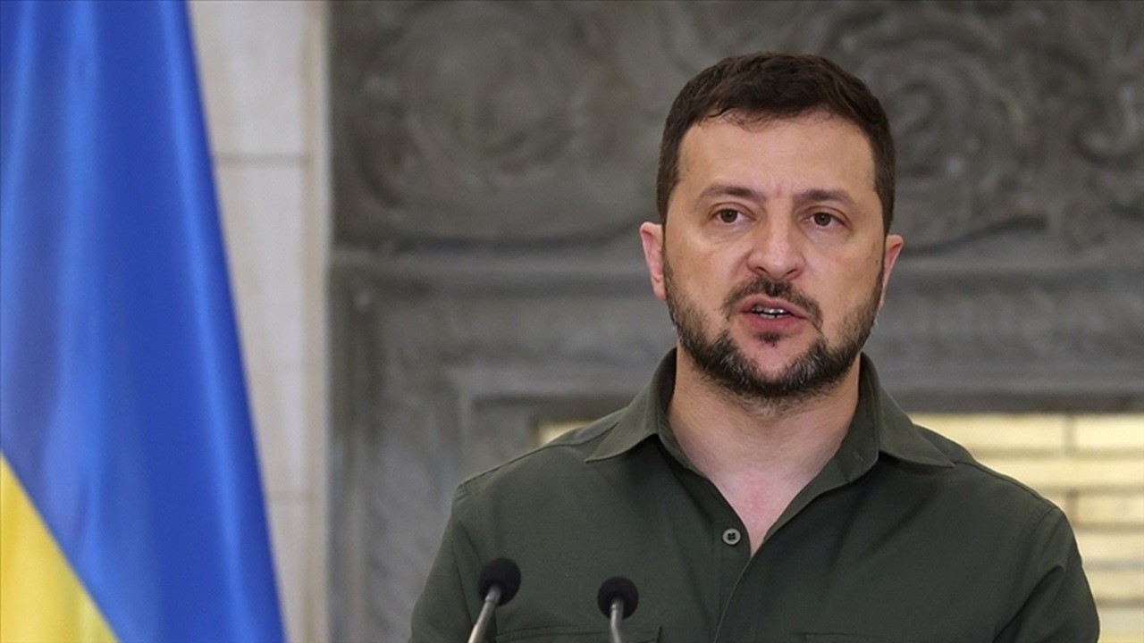 Zelenski açıkladı! Ukrayna ilk F-16 jetlerini teslim aldı