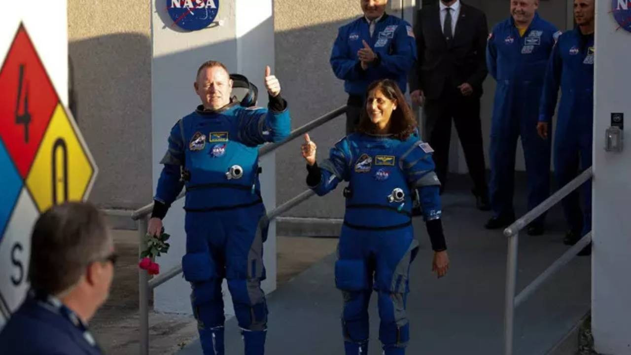 NASA astronotları 8 gün diye gittiler, 2025'e kadar dönemeyebilirler