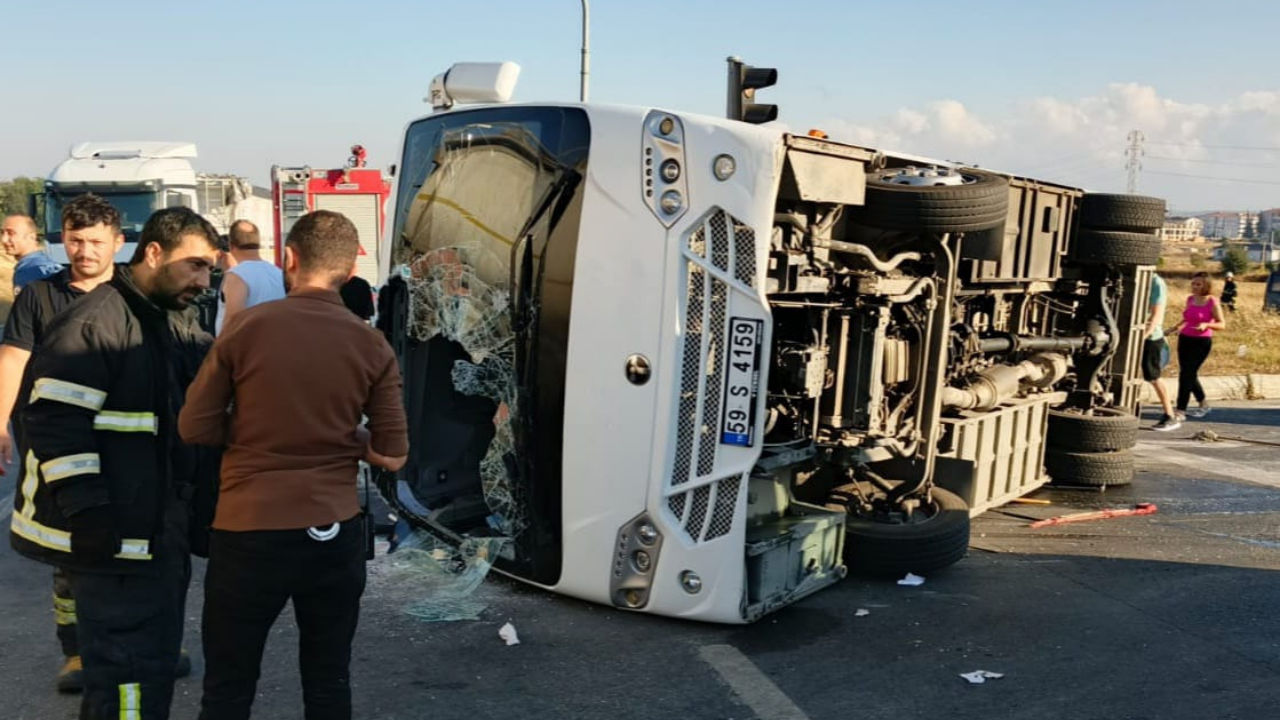 Tekirdağ'da işçi servisi ile otomobil çarpıştı: 12 yaralı