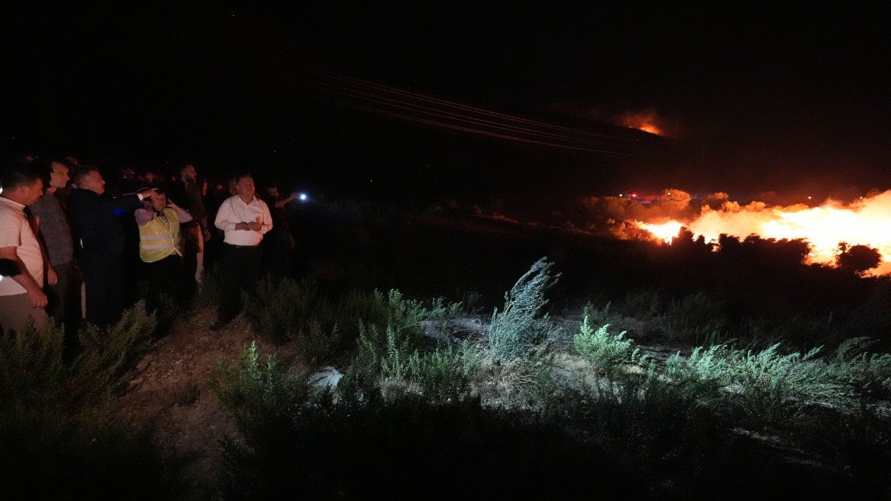 Vali Elban'dan Urla'daki yangına ilişkin açıklama: Bölgede 440 konuttan oluşan bir site var