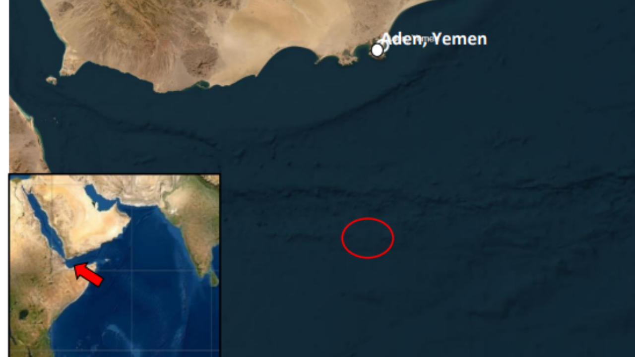 Kızıldeniz'de ticari gemiye saldırı: Gemide yangın çıktı