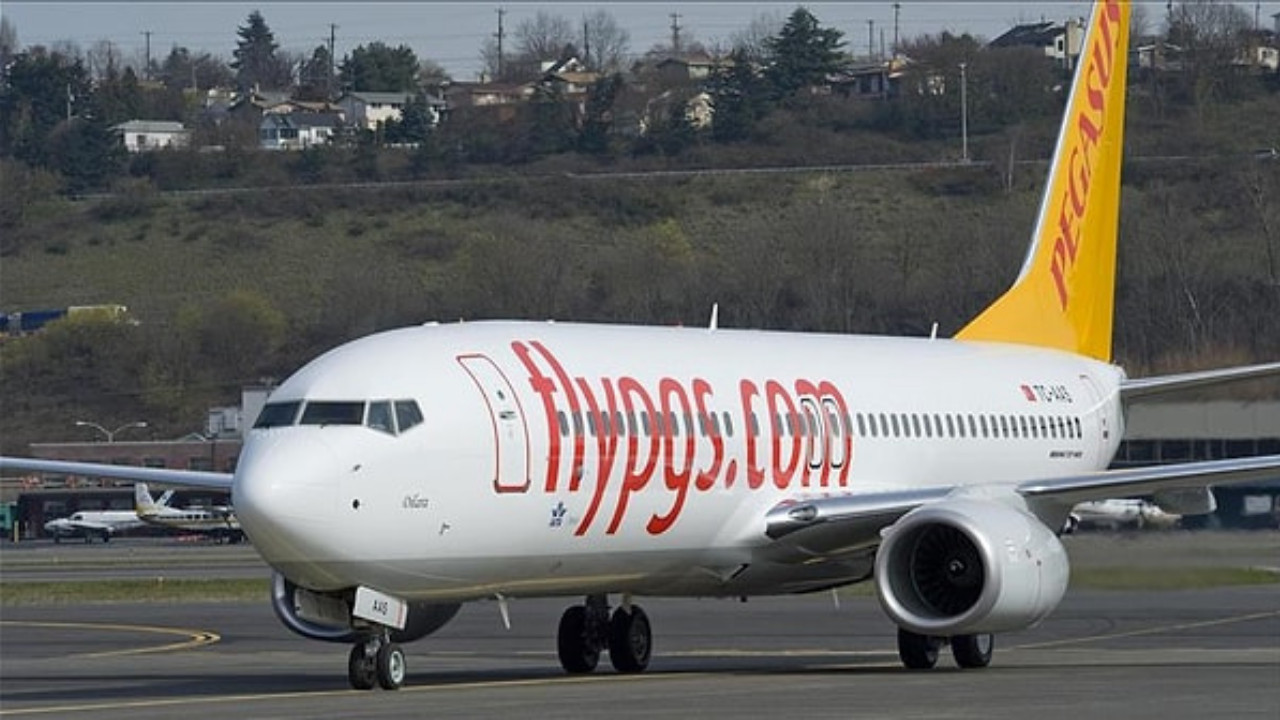 Pegasus uçağı İzmir'e acil iniş yaptı