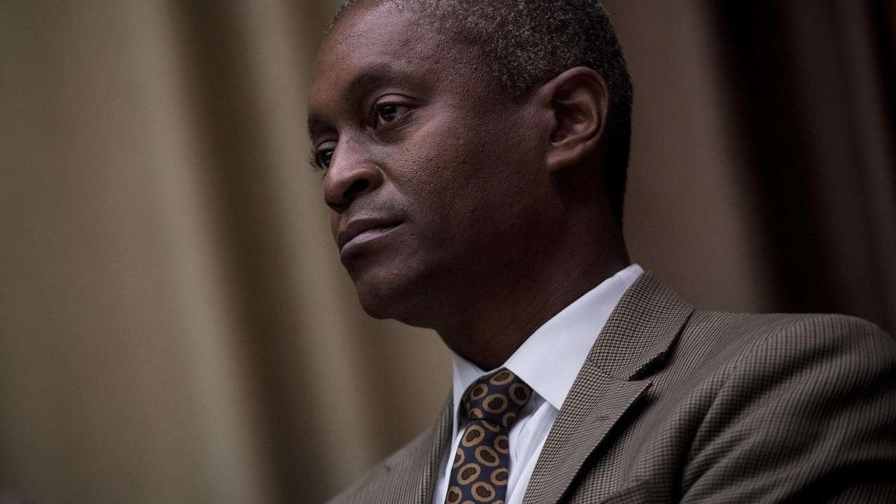 Fed yetkilisi Bostic: Enflasyon hedefe doğru ilerliyor