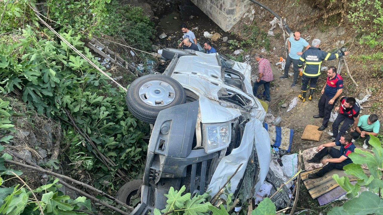 Tokat'ta işçileri taşıyan minibüs devrildi: Ölü ve yaralılar var