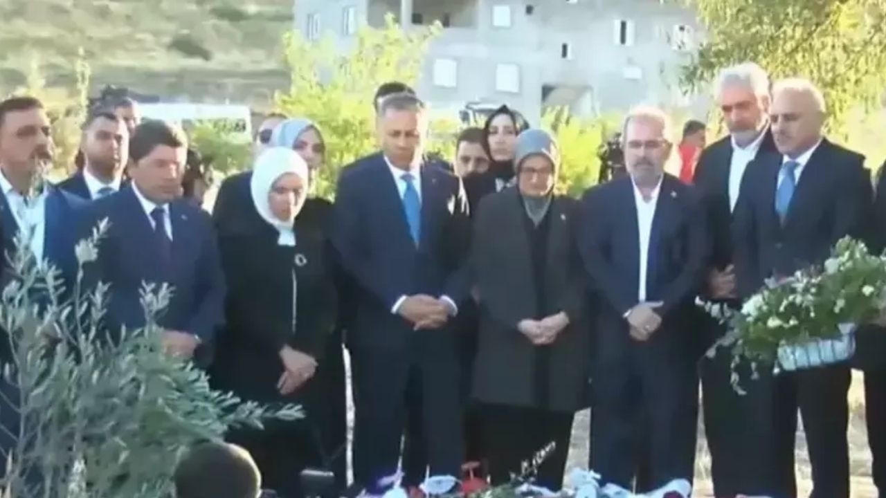 3 Bakan Narin'in Diyarbakır'daki kabrini ziyaret etti