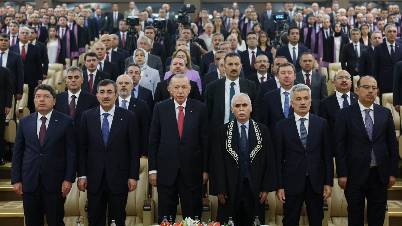 AYM Başkanı Özkaya'dan hakim ve savcılara: Muhatabınız kendi yakınınız olsa dahi adaletle hükmedin